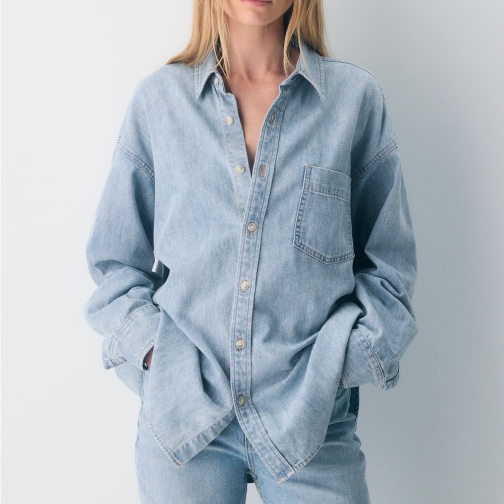 Aritzia Denim Forum The '80s Comfy Denim Shirt size XS